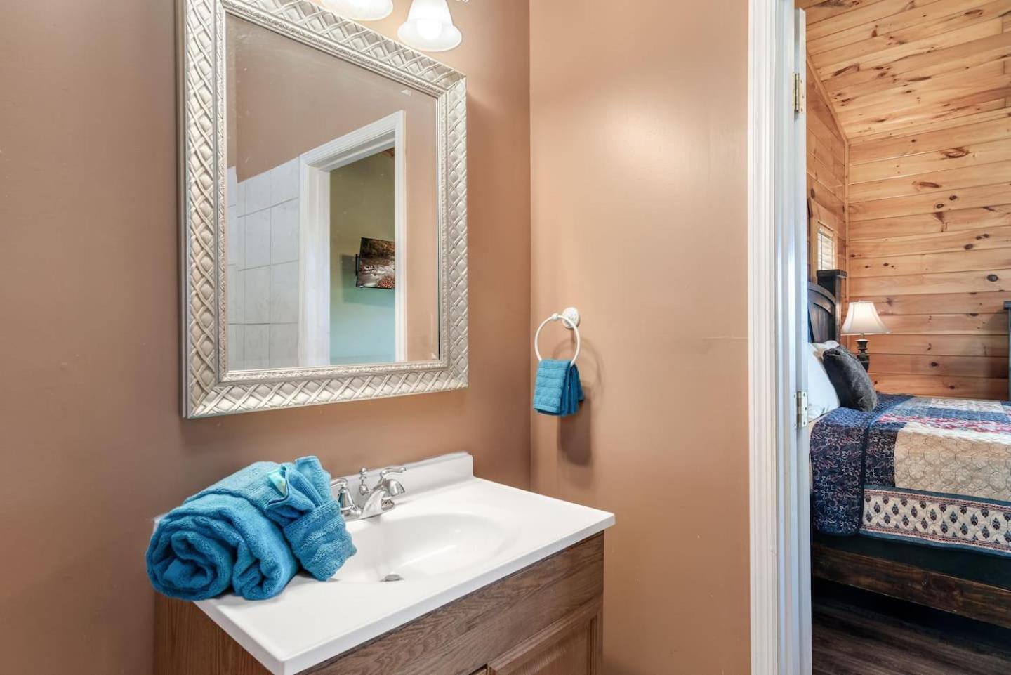Top Mtn Views, Hottub, Games, 4 Suites, Pets Севьервилл Экстерьер фото